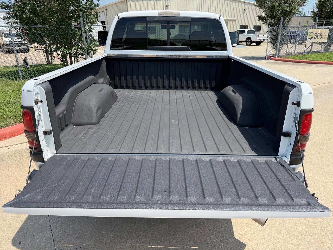 Used 2001 Dodge Ram 2500 Truck SLT AWD/4WD image 16