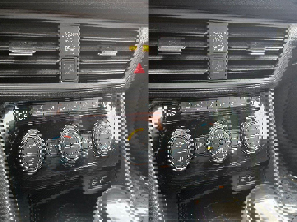 Used 2022 Volkswagen Jetta SEL image 16