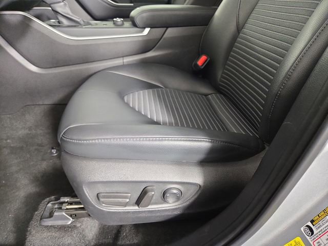 Used 2025 Toyota Highlander XSE AWD/4WD image 31