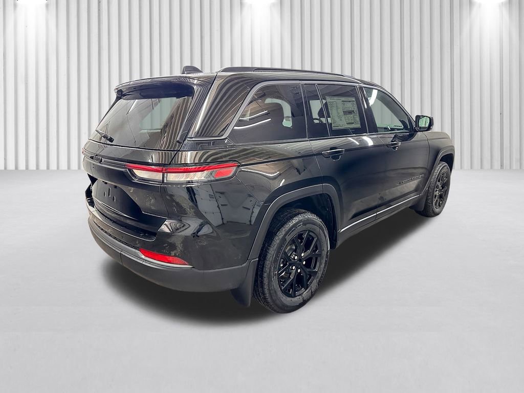 New 2026 Jeep Grand Cherokee Altitude image 5