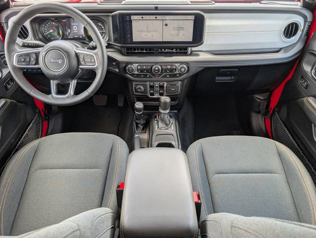 Used 2025 Jeep Wrangler Unlimited Sahara AWD/4WD image 5