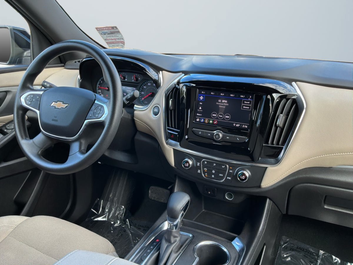 Used 2023 Chevrolet Traverse LS FWD image 14