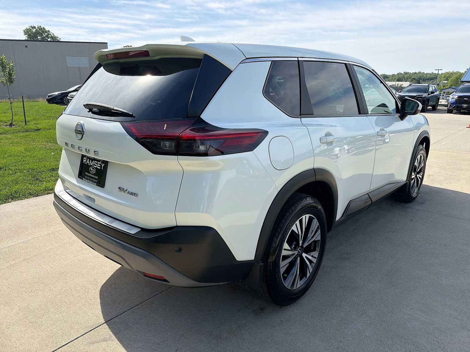 Used 2023 Nissan Rogue SV AWD/4WD image 6