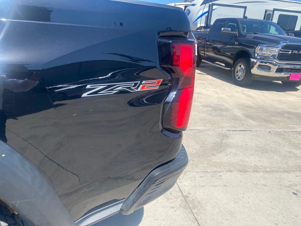 Used 2024 Chevrolet Colorado ZR2 w/ Safety Package AWD/4WD image 11