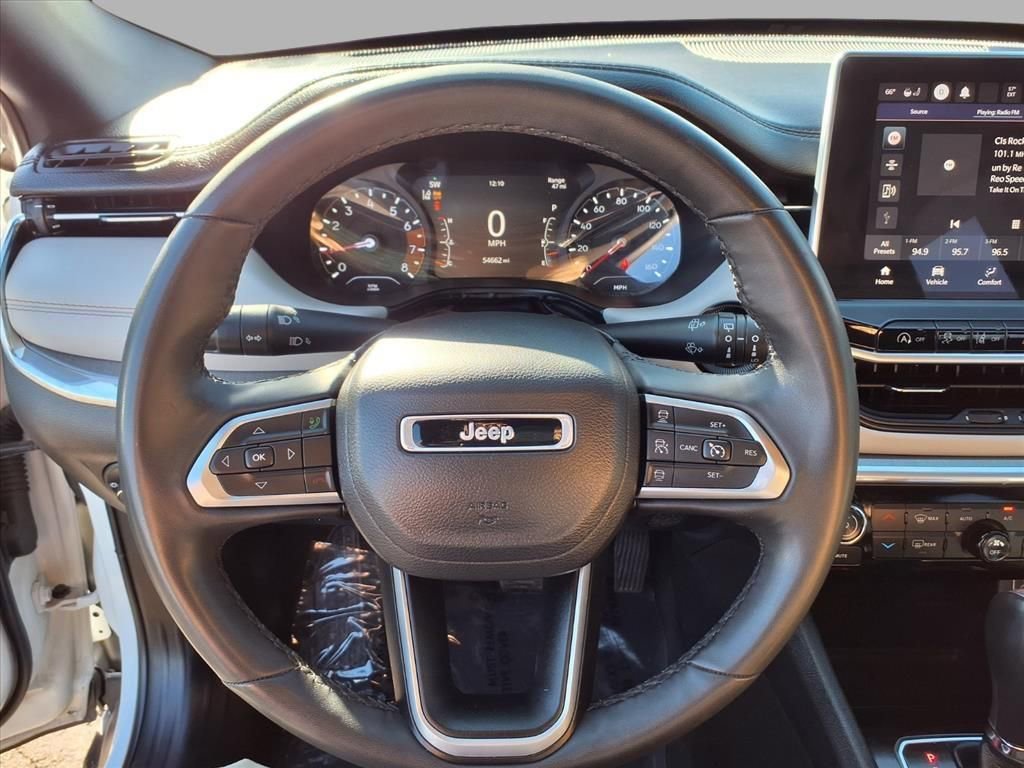 Used 2023 Jeep Compass Limited image 12