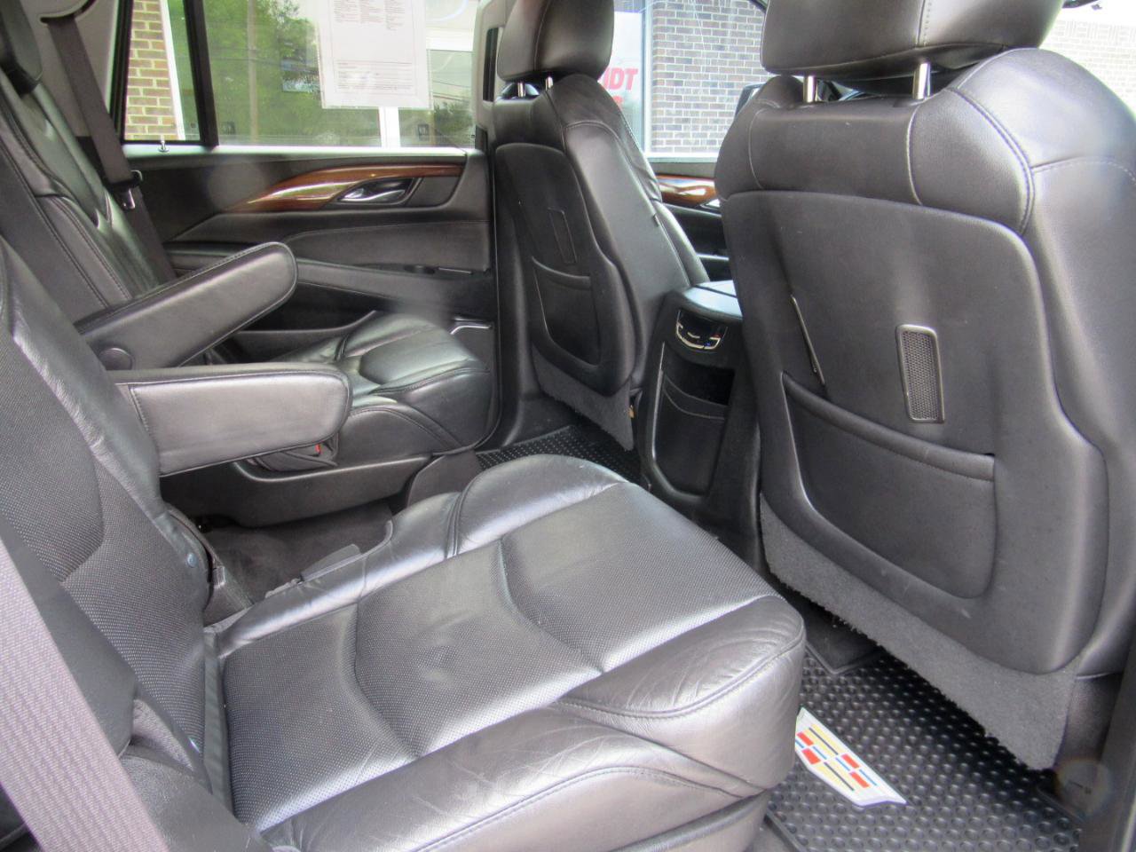 Used 2017 Cadillac Escalade Luxury AWD/4WD image 37
