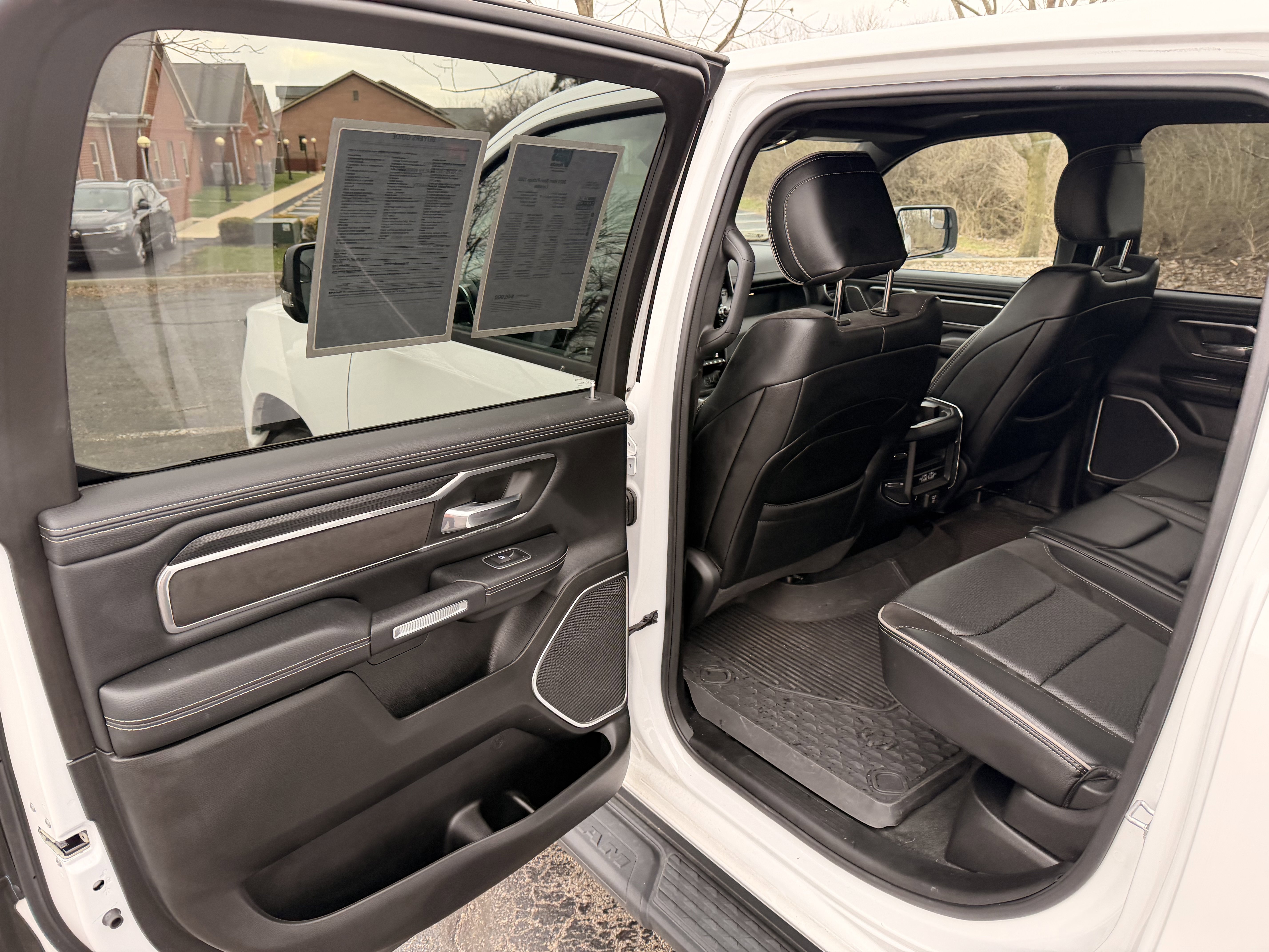 Used 2023 RAM 1500 Laramie AWD/4WD image 12