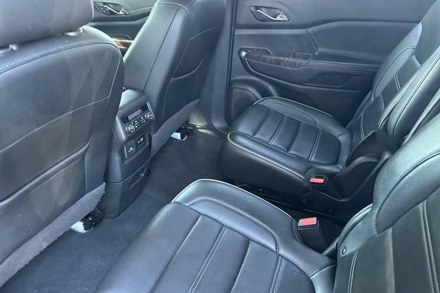 Used 2021 GMC Acadia Denali w/ Denali Technology Package FWD image 14