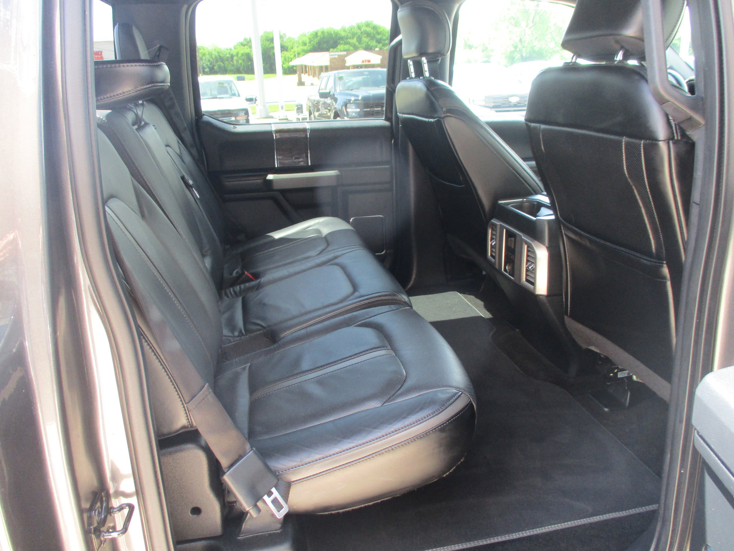 Used 2015 Ford F150 Platinum w/ Equipment Group 701A Luxury AWD/4WD image 10