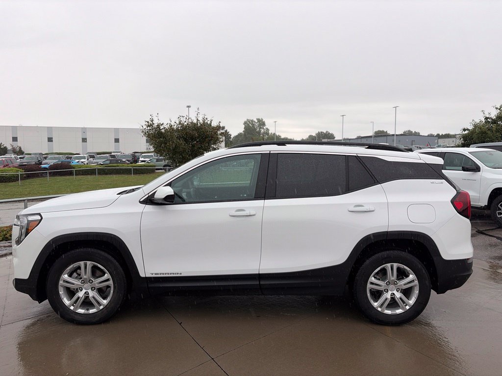 Used 2022 GMC Terrain SLE w/ Driver Convenience Package FWD image 5