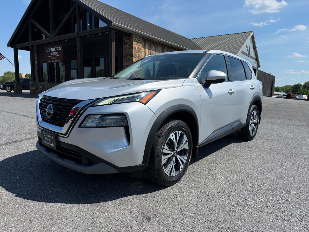 Used 2022 Nissan Rogue SV FWD image 2