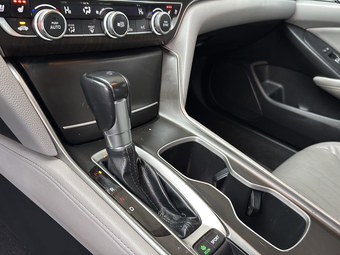 Used 2018 Honda Accord Touring image 25