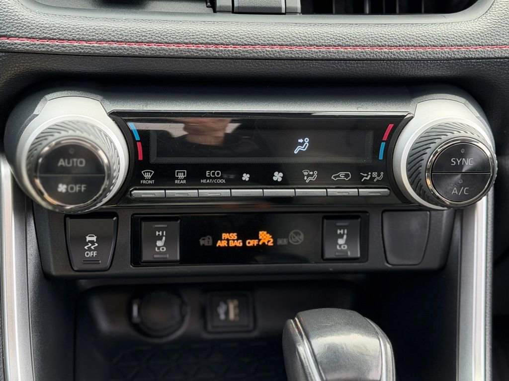 Used 2023 Toyota RAV4 SE w/ Weather & Moonroof Package AWD/4WD image 17