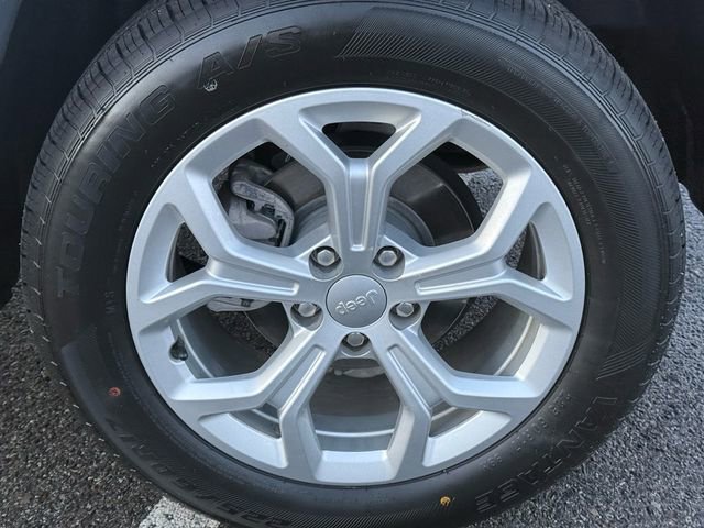 Used 2024 Jeep Compass Latitude image 36