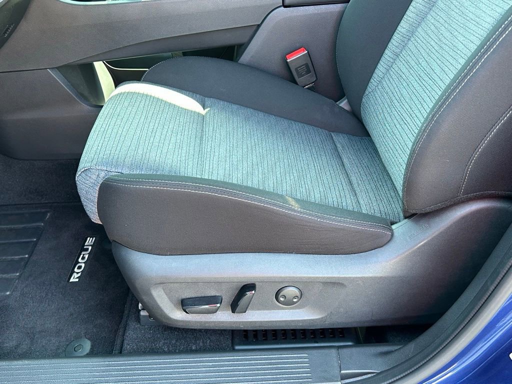 Used 2023 Nissan Rogue SV AWD/4WD image 17