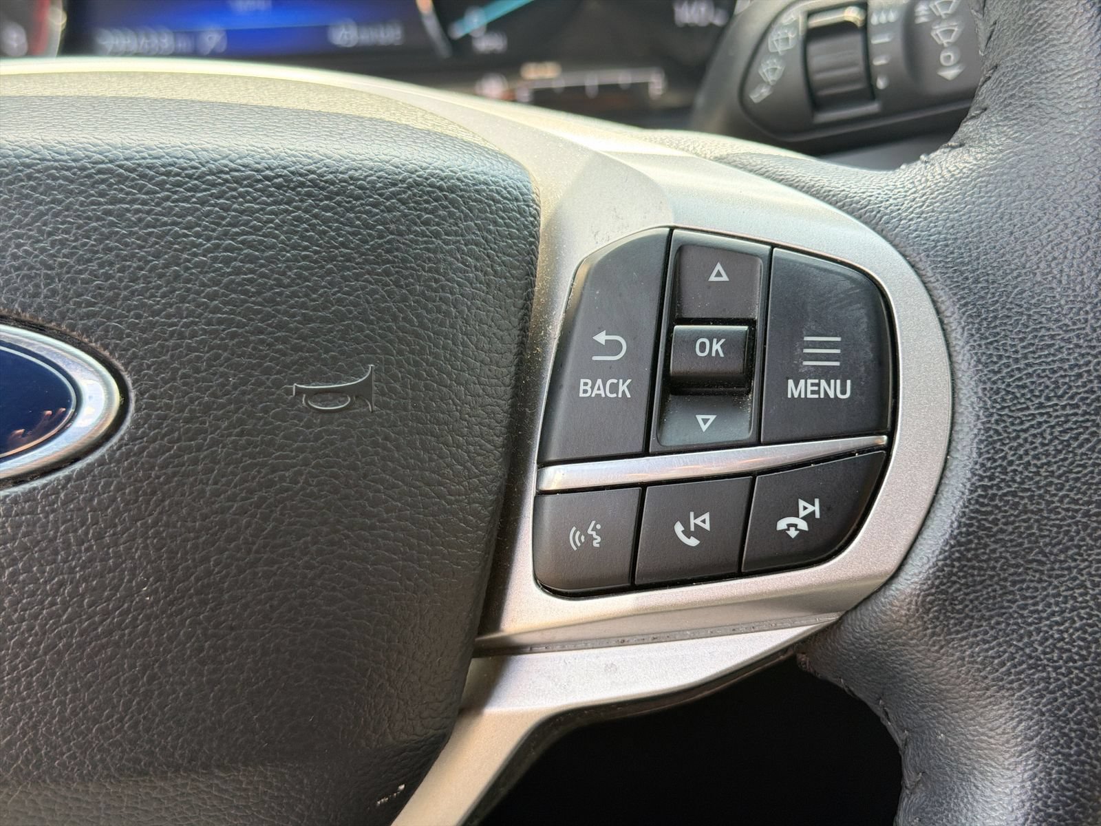Used 2023 Ford Explorer XLT AWD/4WD image 26