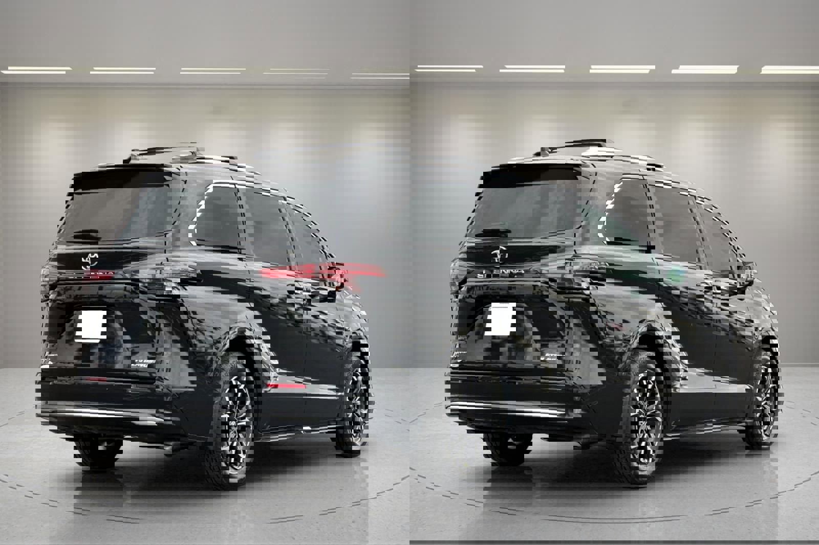 New 2026 Toyota Sienna Platinum image 3