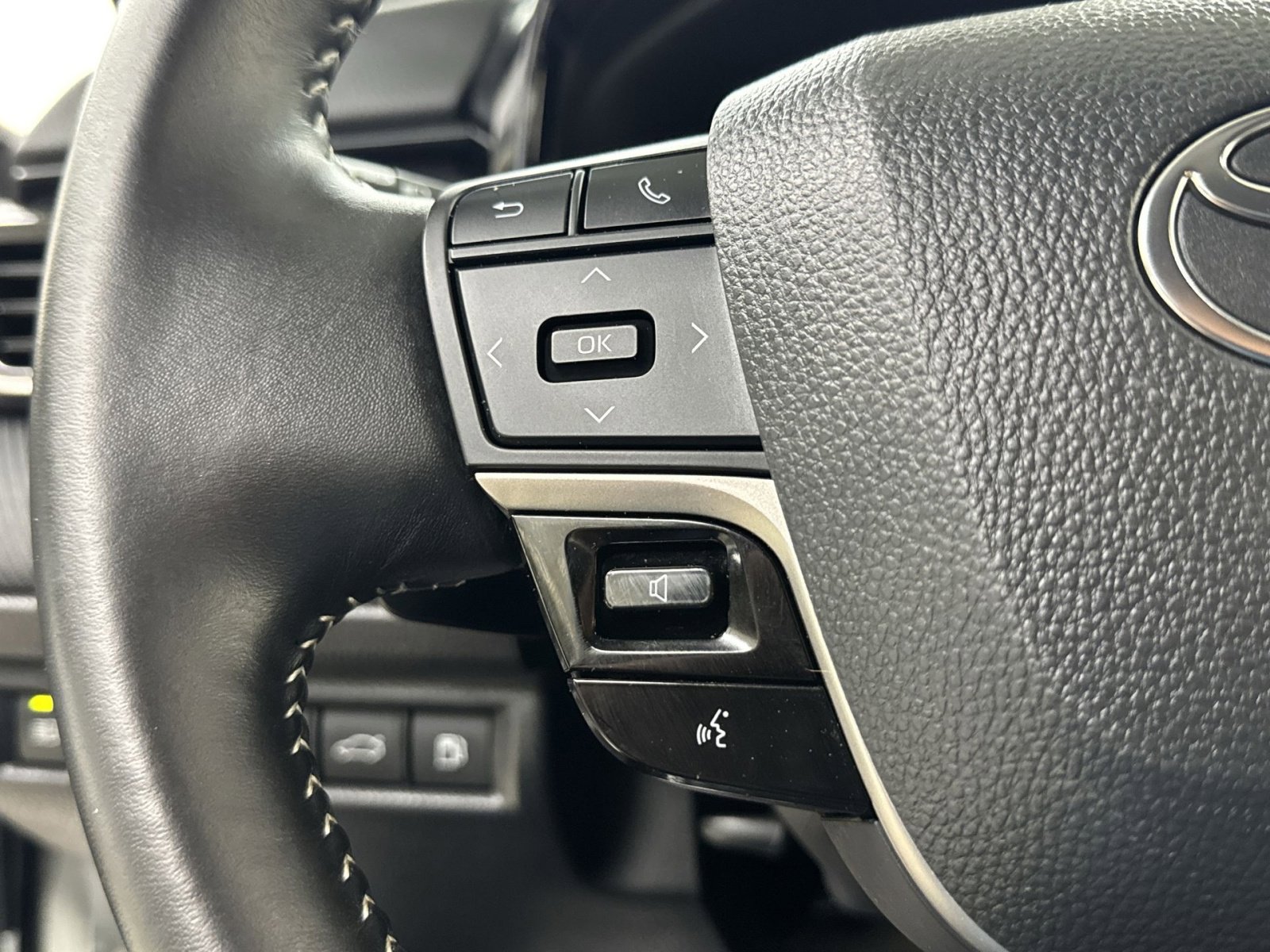 Used 2025 Toyota Camry SE FWD image 45