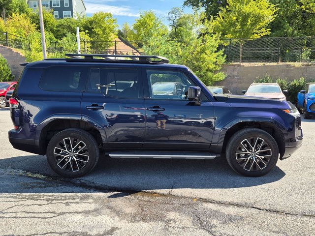 Used 2024 Lexus GX 550 w/ Accessory Package (31) AWD/4WD image 4