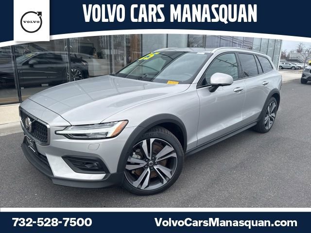 Certified 2025 Volvo V60 B5 Cross Country Plus AWD/4WD image 1