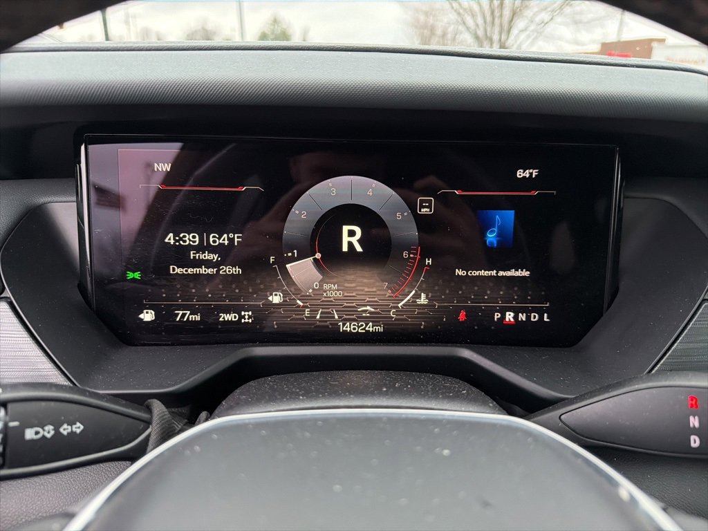 Used 2024 GMC Acadia AT4 w/ Luxury Package image 12