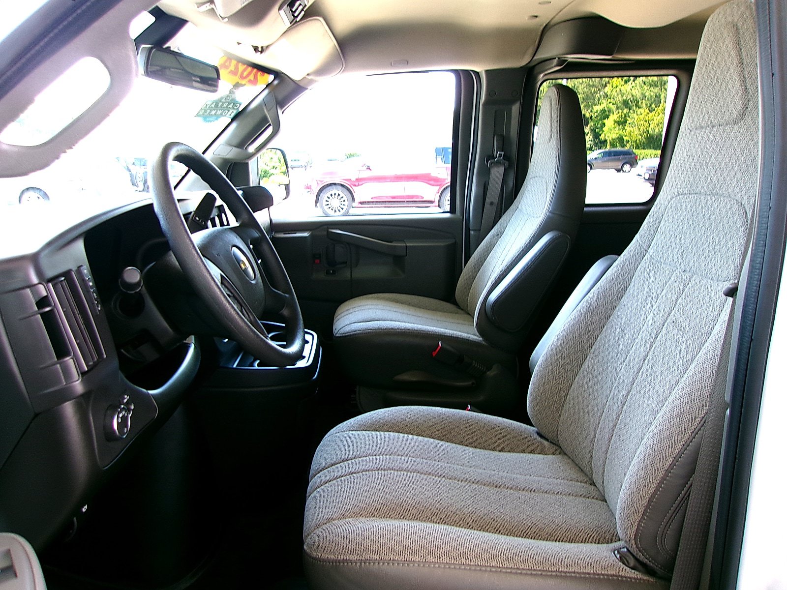 Used 2024 Chevrolet Express 3500 LT w/ LT Preferred Equipment Group RWD image 13