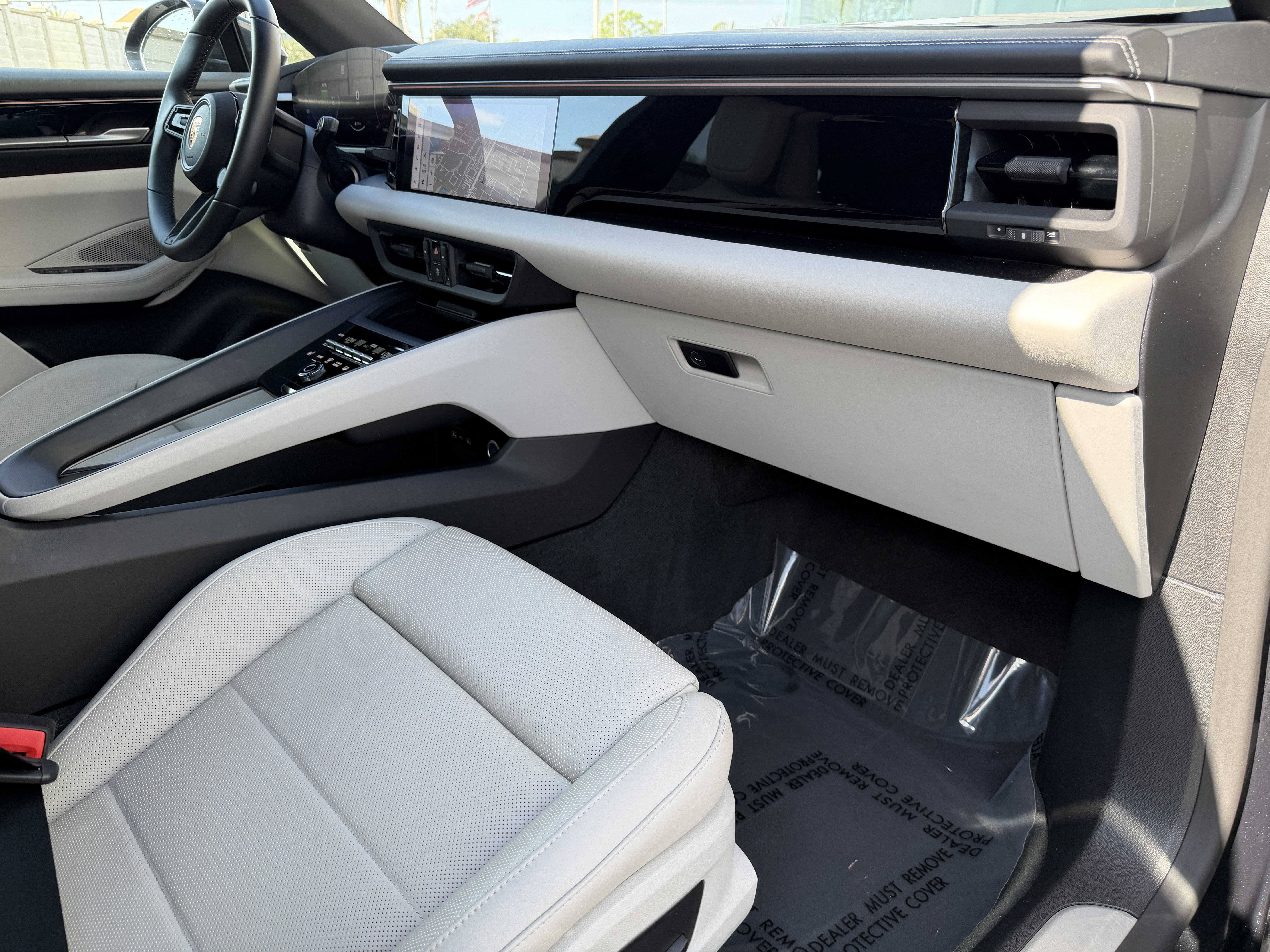 Certified 2024 Porsche Macan 4 Electric image 17