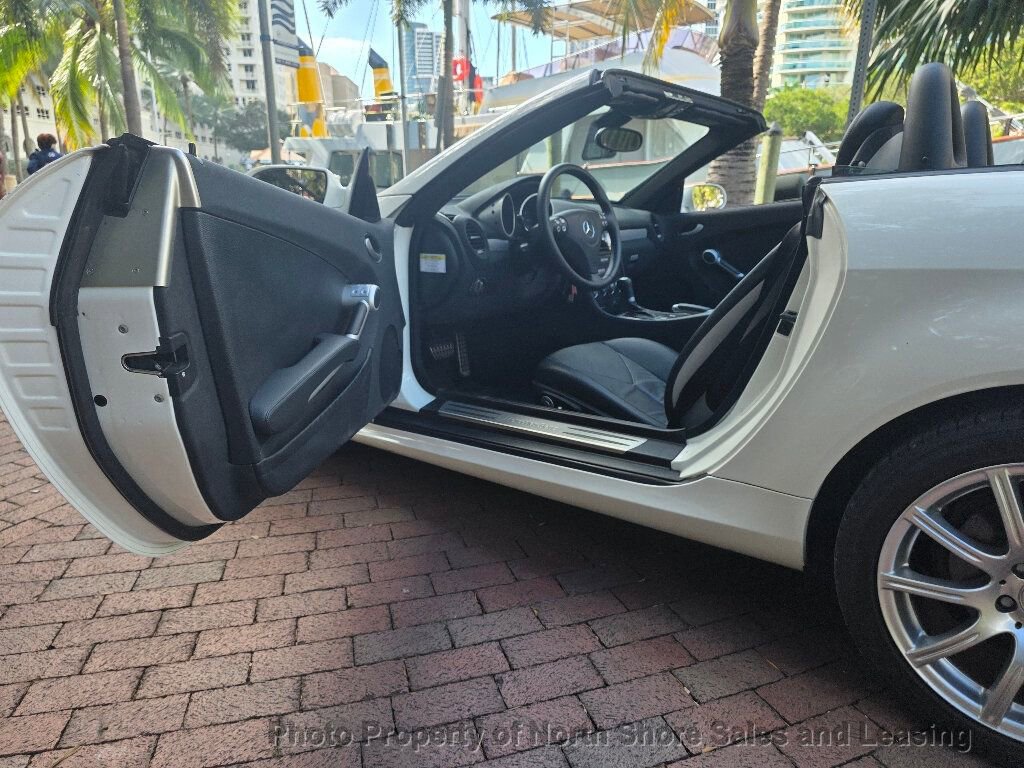 Used 2005 Mercedes-Benz SLK 350 Movie Star image 41