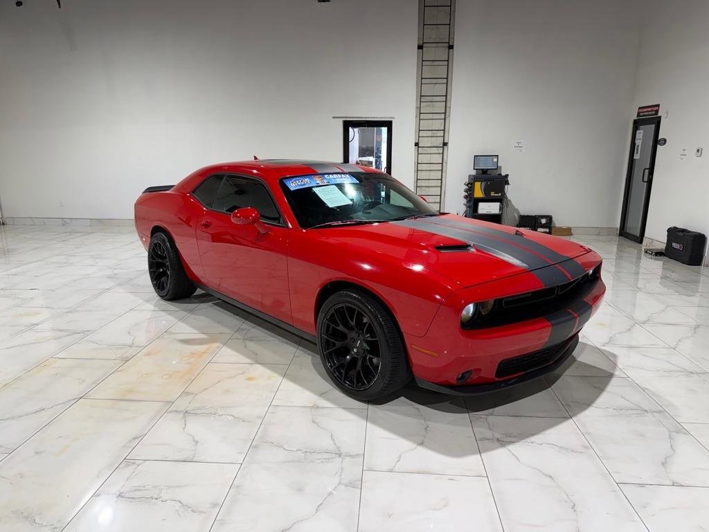 Used 2017 Dodge Challenger SXT Plus image 3