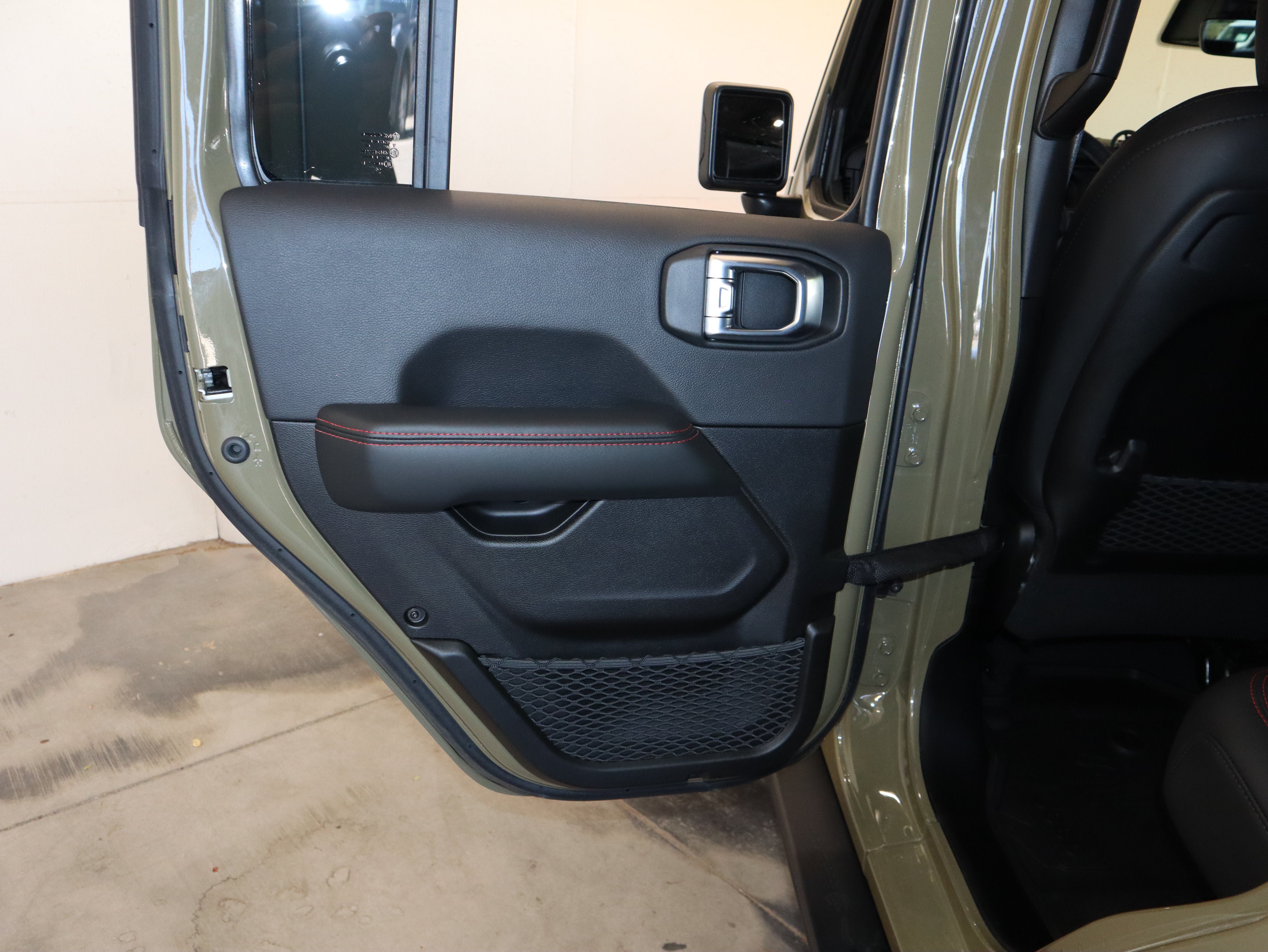 Used 2025 Jeep Wrangler Unlimited Rubicon AWD/4WD image 38