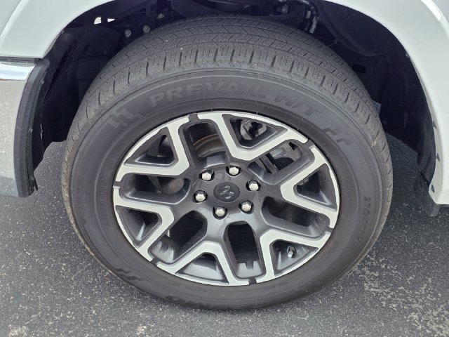 Used 2025 RAM 1500 Laramie AWD/4WD image 9