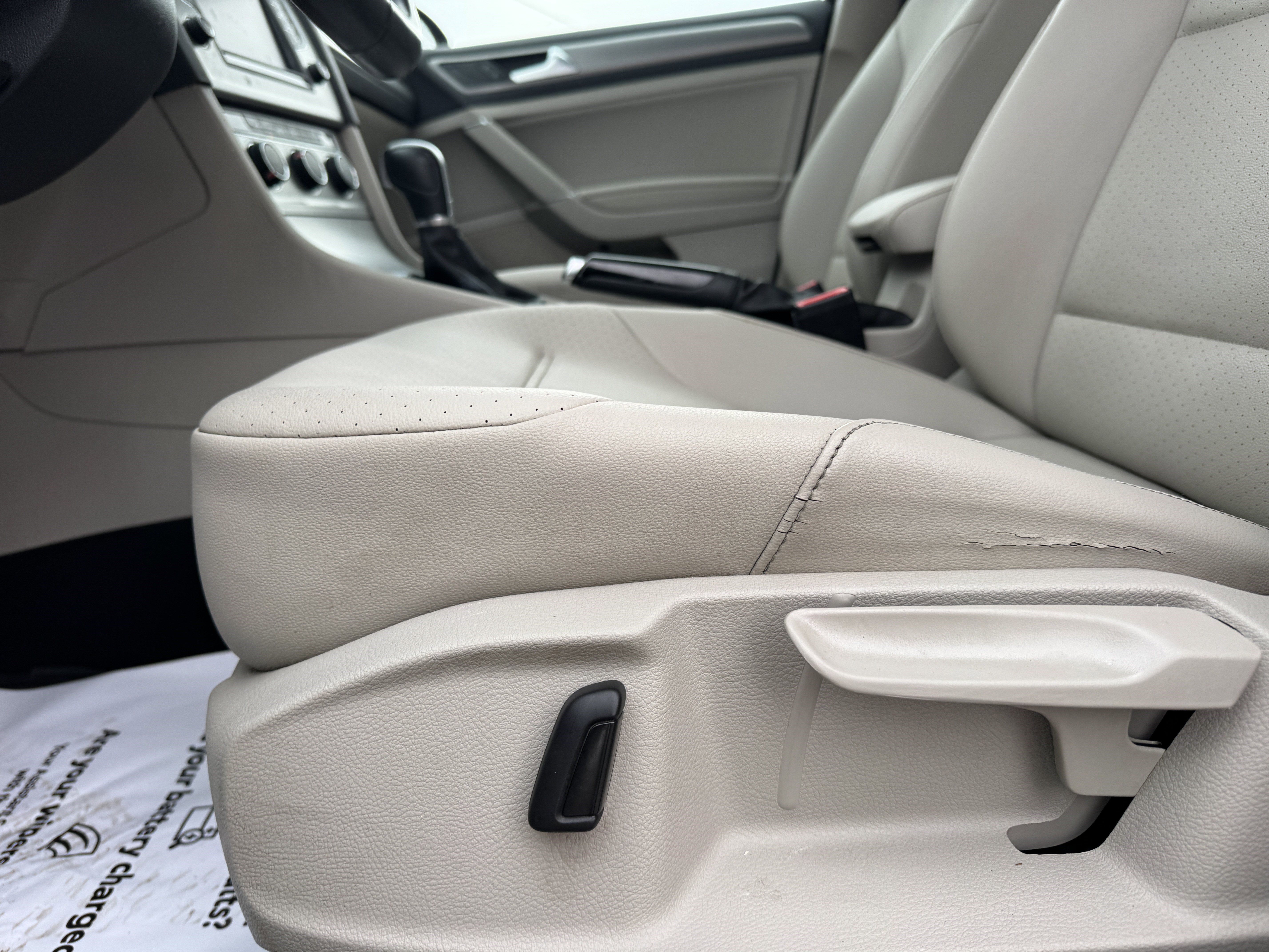 Used 2016 Volkswagen Golf Limited Edition image 12