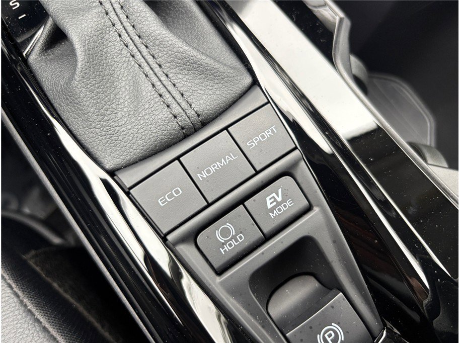 Used 2025 Toyota Camry XLE image 31