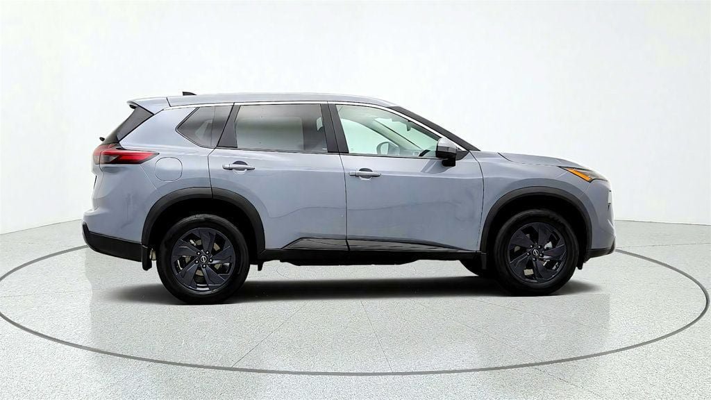 Used 2026 Nissan Rogue SV FWD image 8