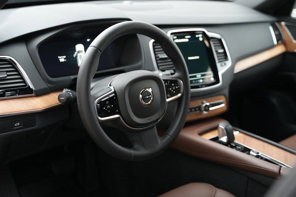 Used 2024 Volvo XC90 B6 Plus w/ Protection Package image 27