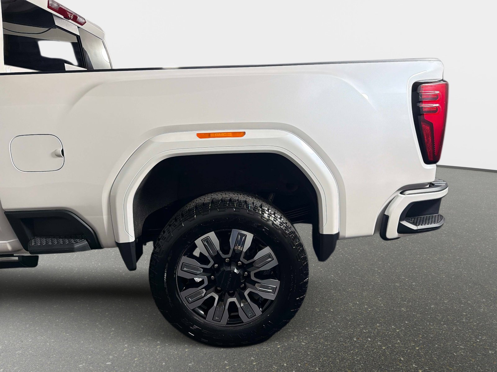 Used 2025 GMC Sierra 2500 Denali w/ Denali Reserve Package image 13