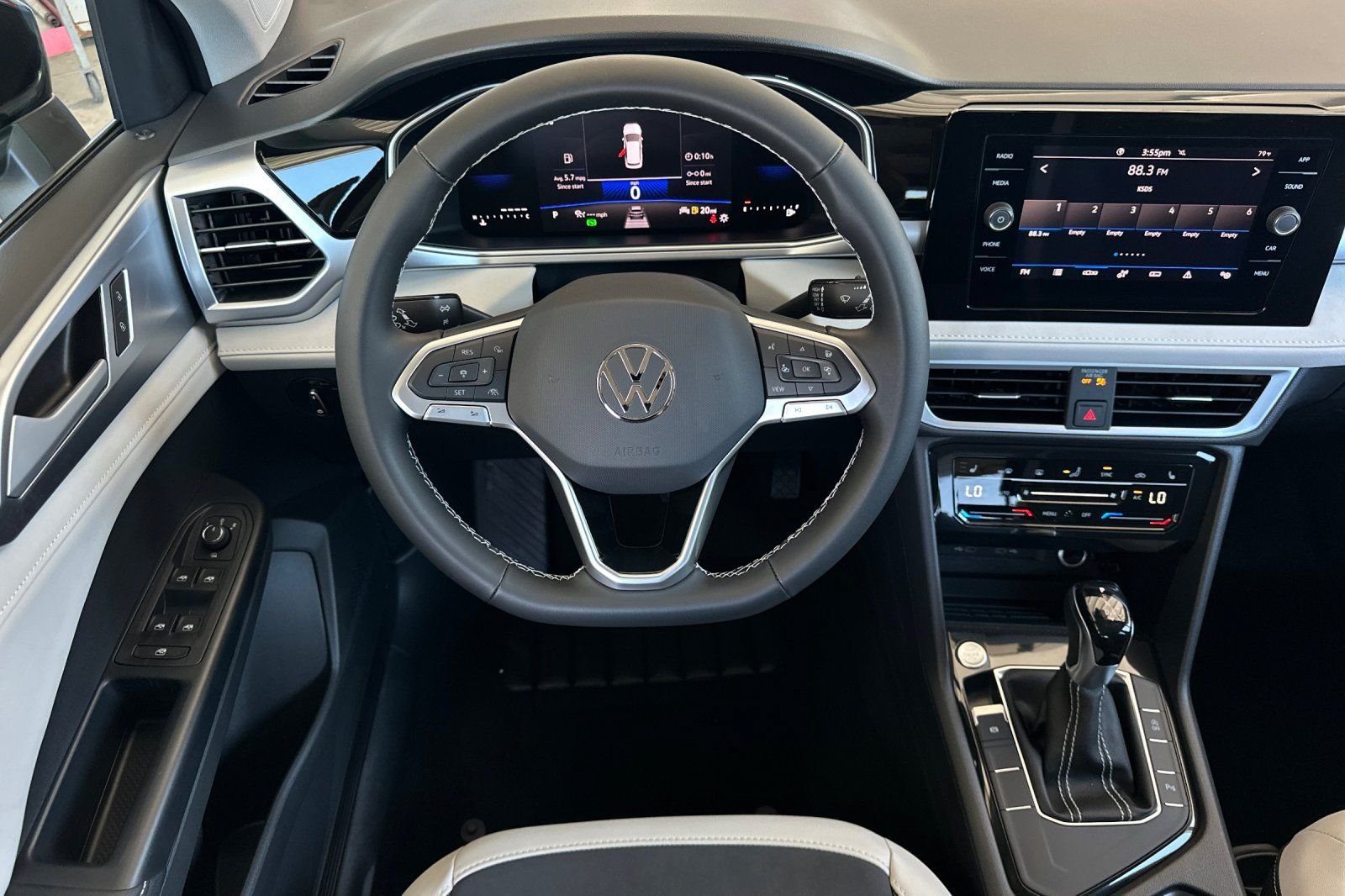 New 2026 Volkswagen Taos SE FWD image 14