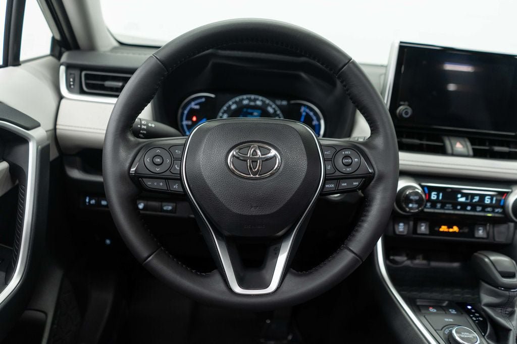 Used 2025 Toyota RAV4 XLE w/ Convenience Package AWD/4WD image 16