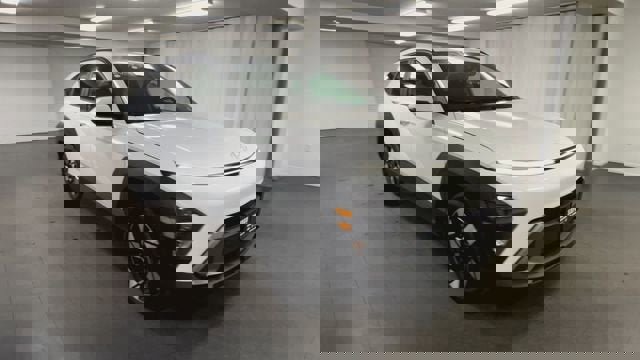 Used 2025 Hyundai Kona SEL image 2