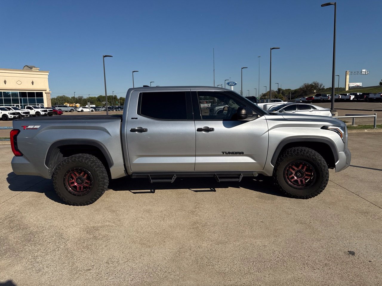 Used 2022 Toyota Tundra SR5 AWD/4WD image 17