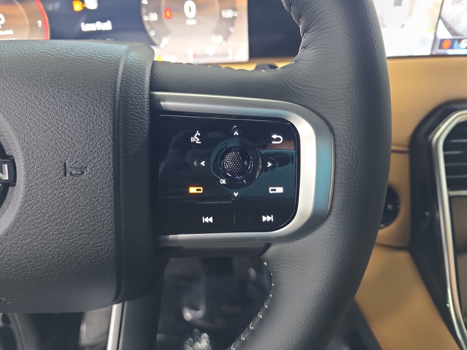 New 2026 Nissan Armada SL w/ Captain's Chari Seat Package AWD/4WD image 18