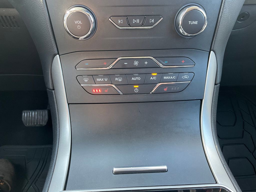 Used 2020 Ford Edge SEL AWD/4WD image 9