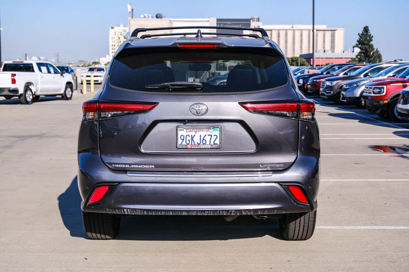 Used 2023 Toyota Highlander Limited FWD image 5