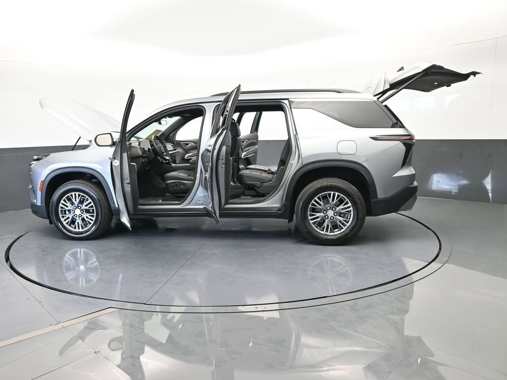 Used 2025 Chevrolet Traverse LT image 75