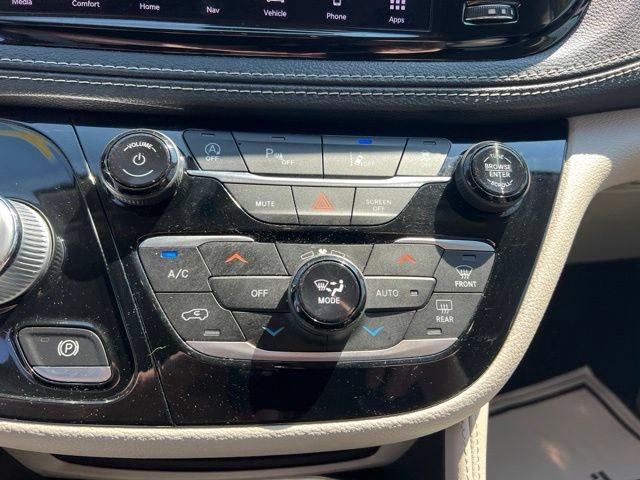 Used 2021 Chrysler Pacifica Limited AWD/4WD image 21