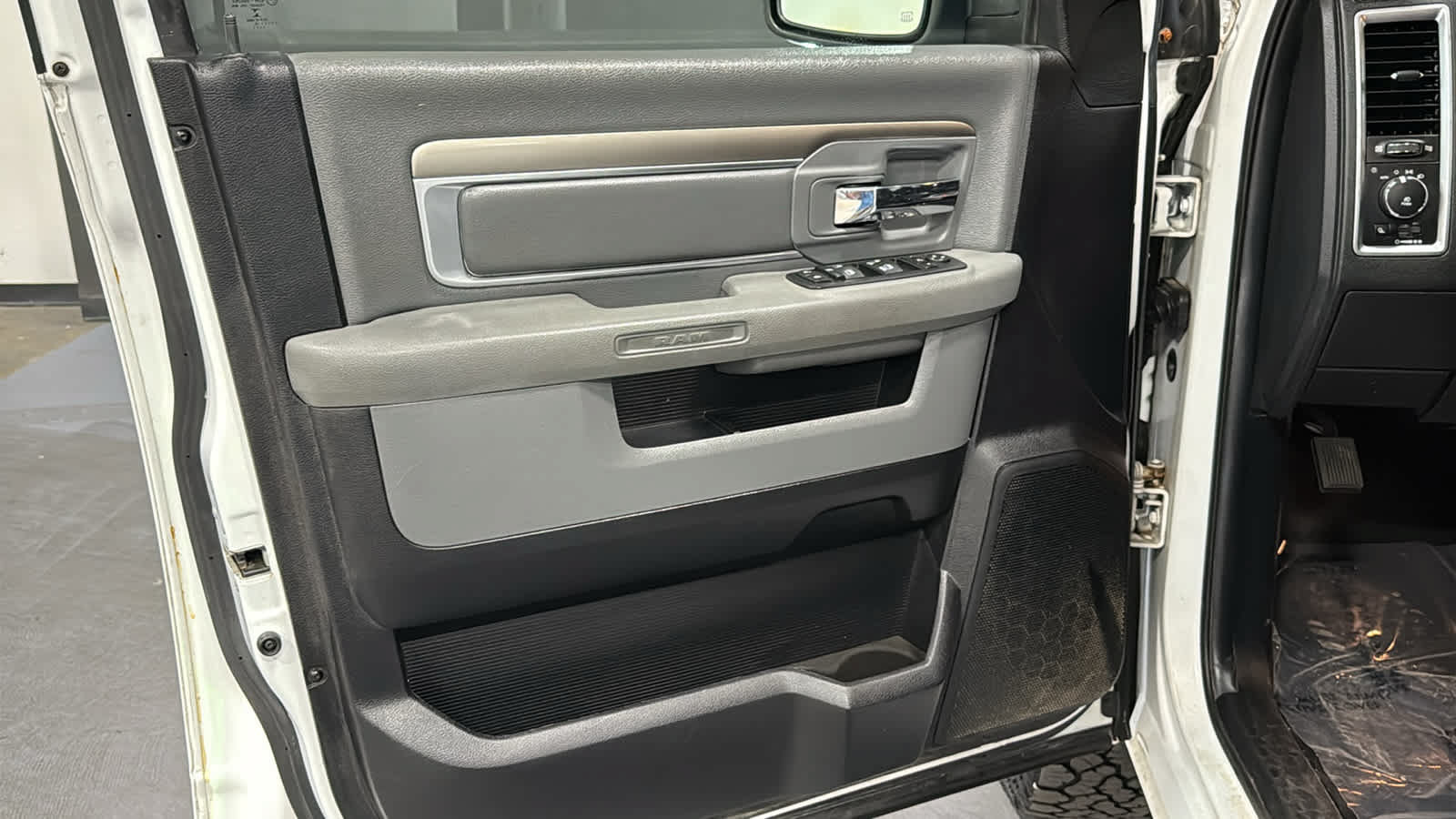 Used 2016 RAM 1500 Big Horn AWD/4WD image 9