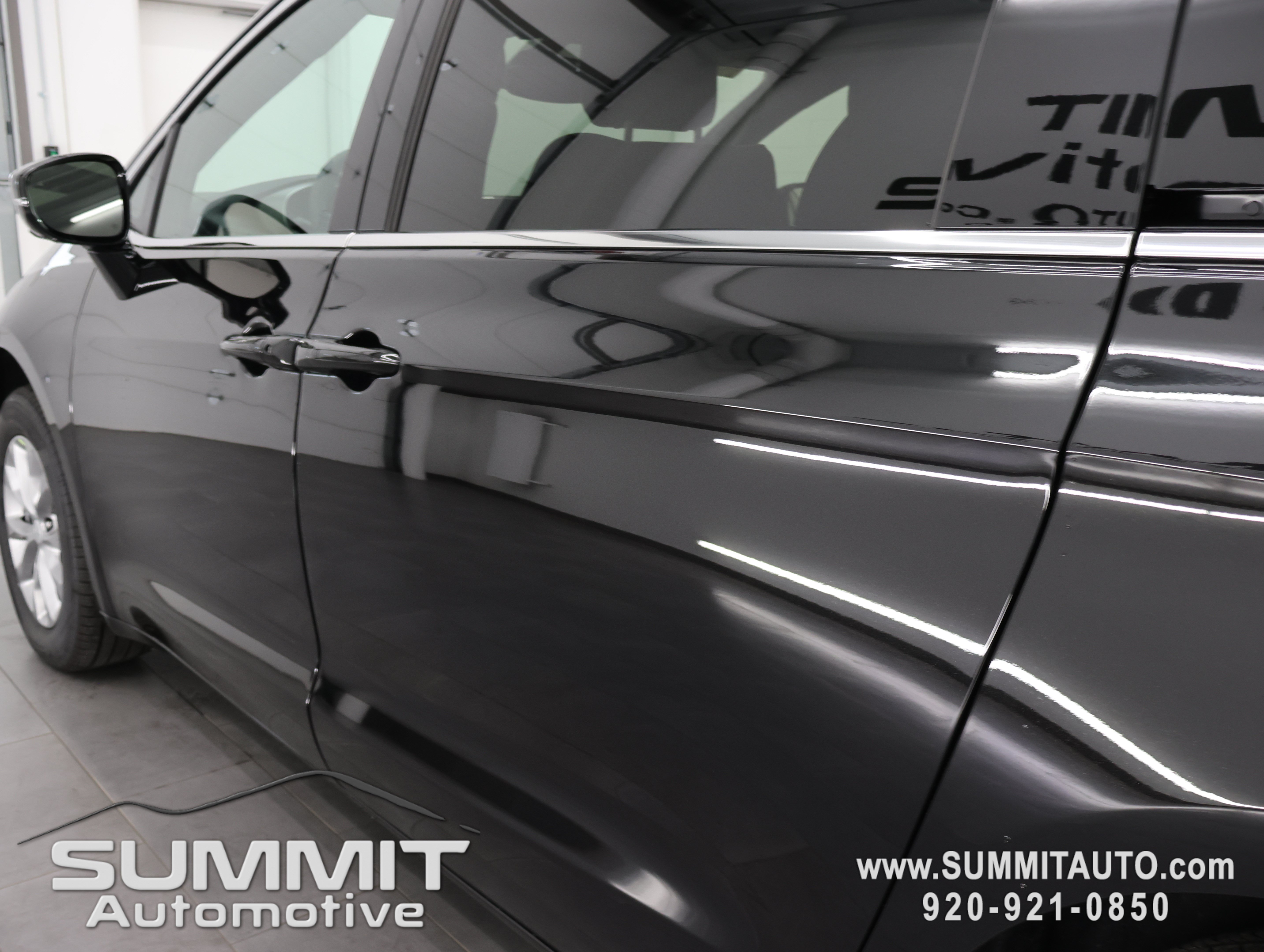 New 2027 Chrysler Pacifica Limited AWD/4WD image 39