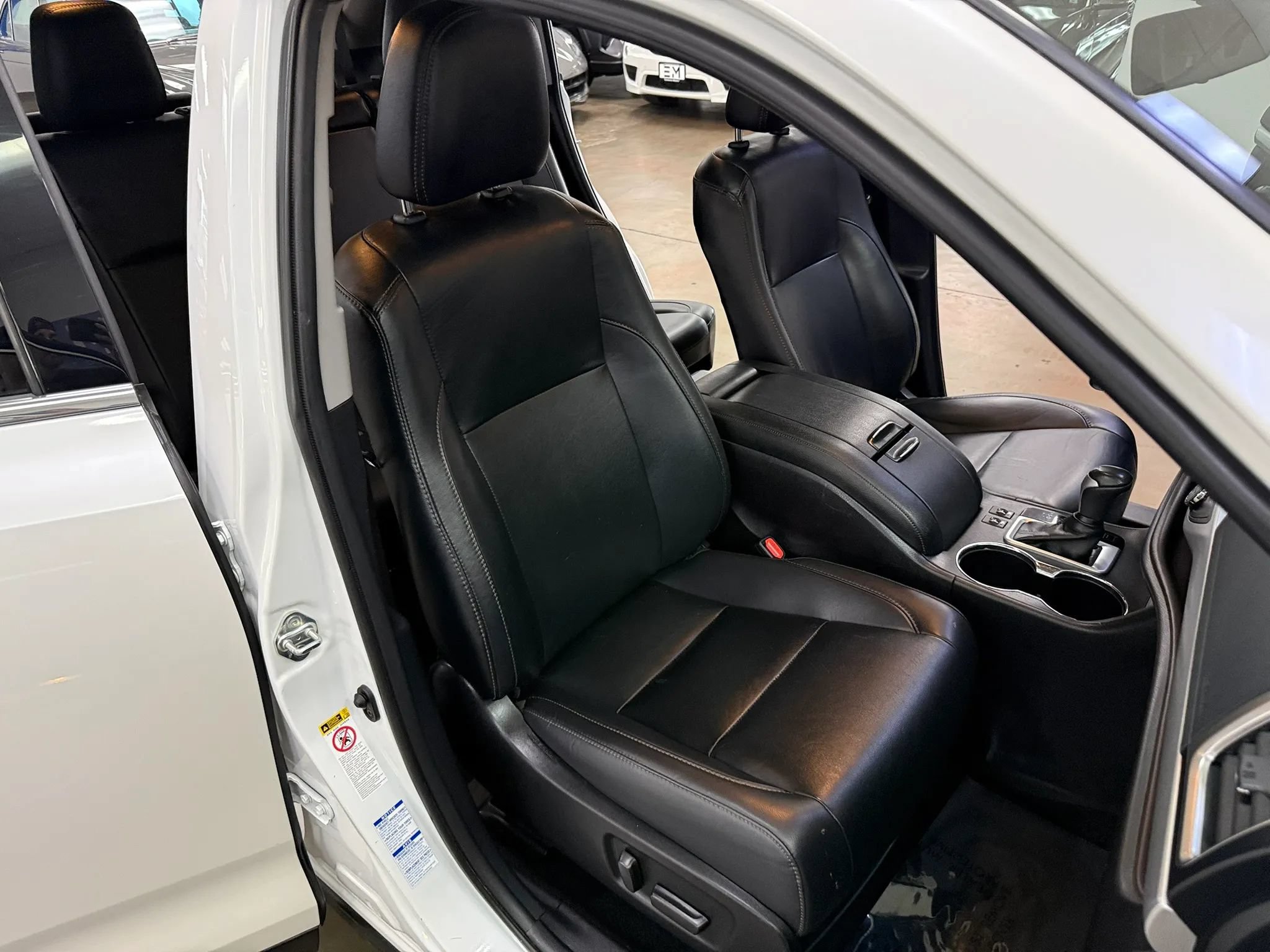 Used 2019 Toyota Highlander XLE AWD/4WD image 14