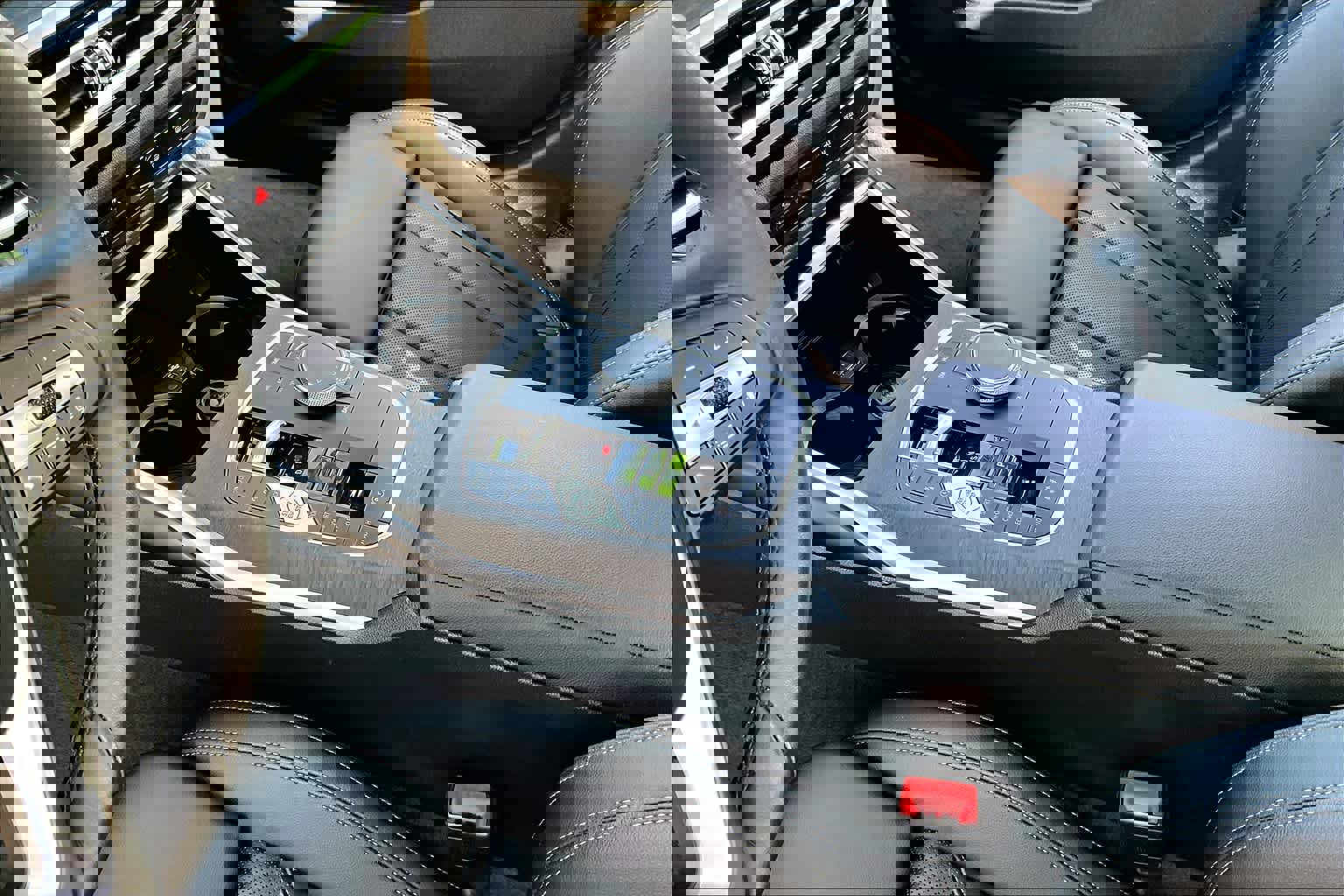 Used 2024 BMW 330i xDrive 330i xDrive w/ Convenience Package image 14