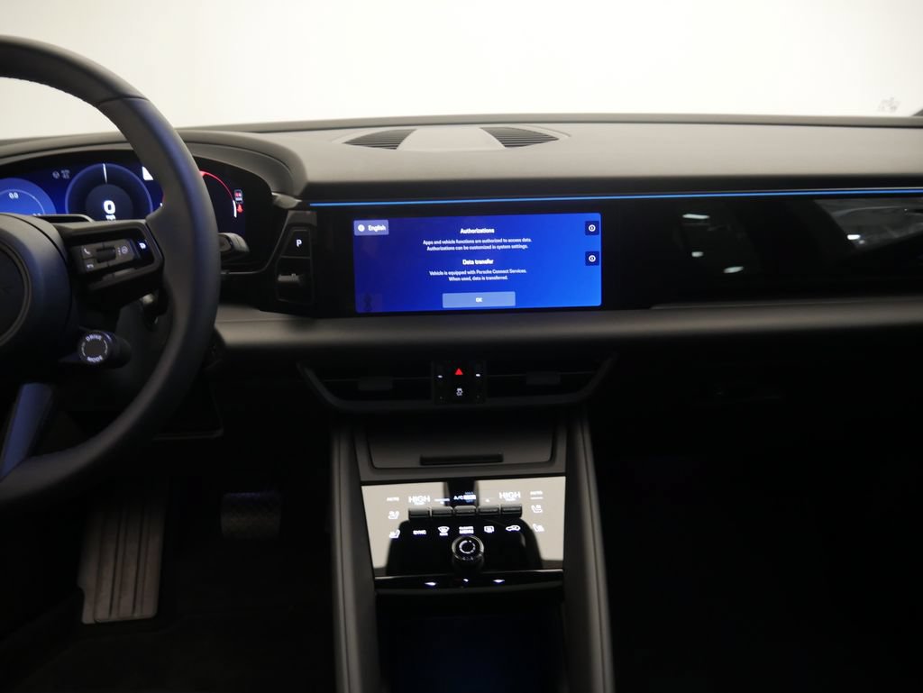 Certified 2026 Porsche Macan 4 Electric AWD/4WD image 32